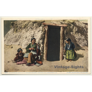 Albuquerque N.M. / USA: Elle Of Oanado - President's Blanket - Indian Building (Vintage PC)