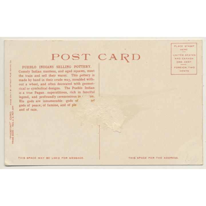 USA: Pueblo Indians Selling Pottery / Native Americans (Vintage Postcard)