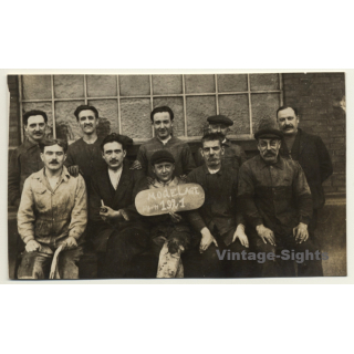 Belgium: Group Of Workers - Modelage (Vintage RPPC 1921)