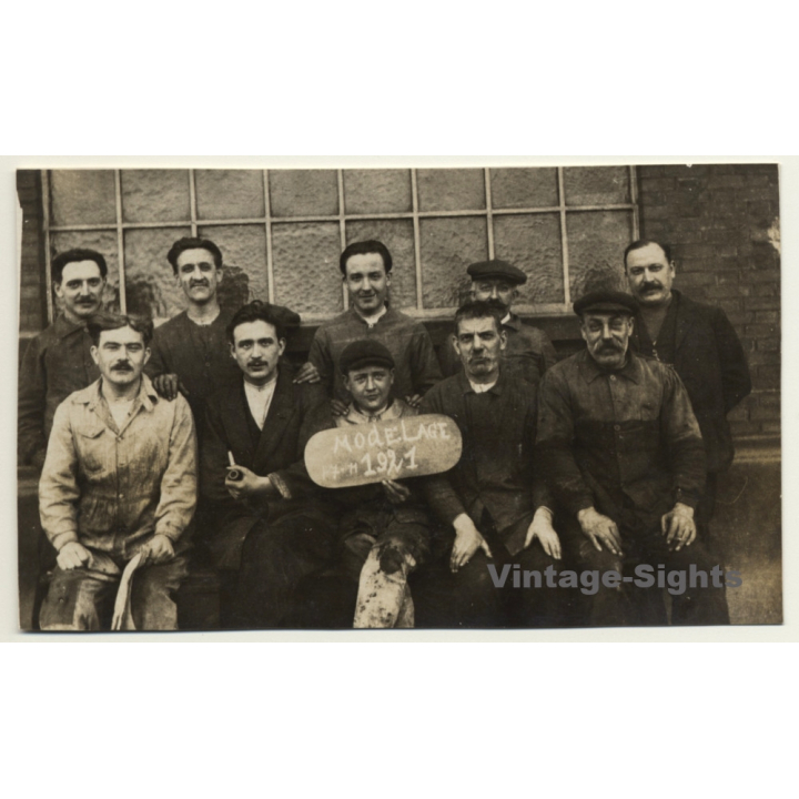 Belgium: Group Of Workers - Modelage (Vintage RPPC 1921)