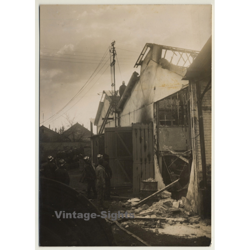 Saint-Maur / France: Fire At Chemical Factory - Firefighters (Vintage Press Photo 1930s/1940s)