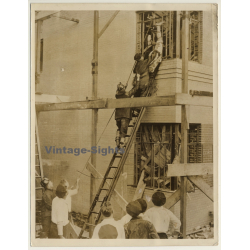 New York / USA: Collapsed Building In Bronx - Rescue Fire Ladder (Vintage Press Photo 1936)