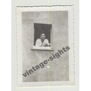 Smart Guy Looking Out Of Window (Vintage Photo 30s/40s Gay Int)