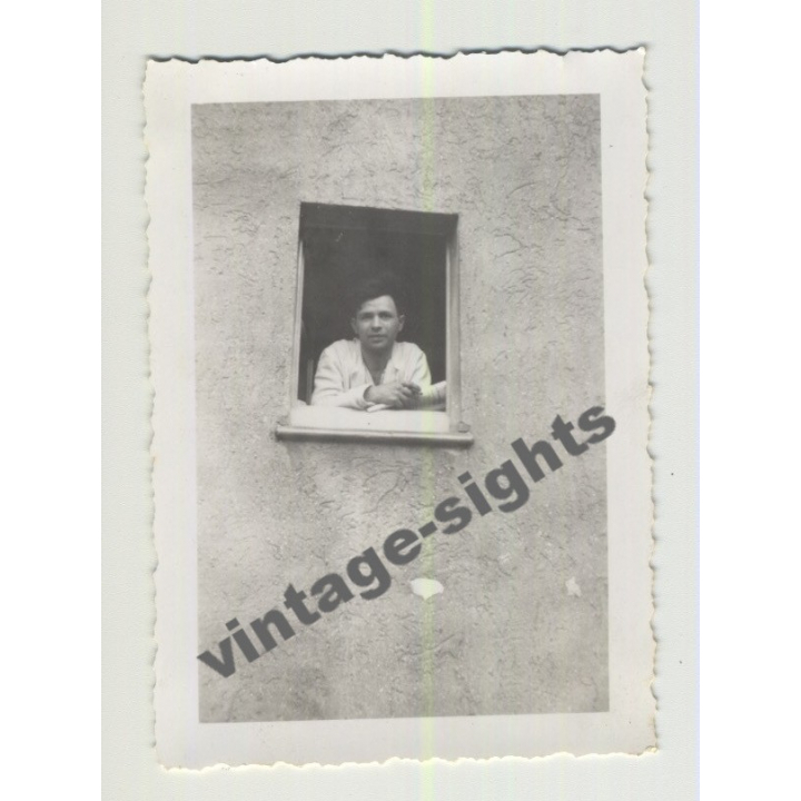 Smart Guy Looking Out Of Window (Vintage Photo 30s/40s Gay Int)