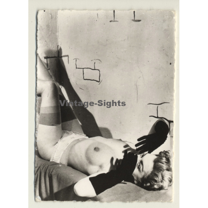 Semi Nude Blonde Rests On Bench / Gloves - Pin-Up (Vintage Photo ~1950s)