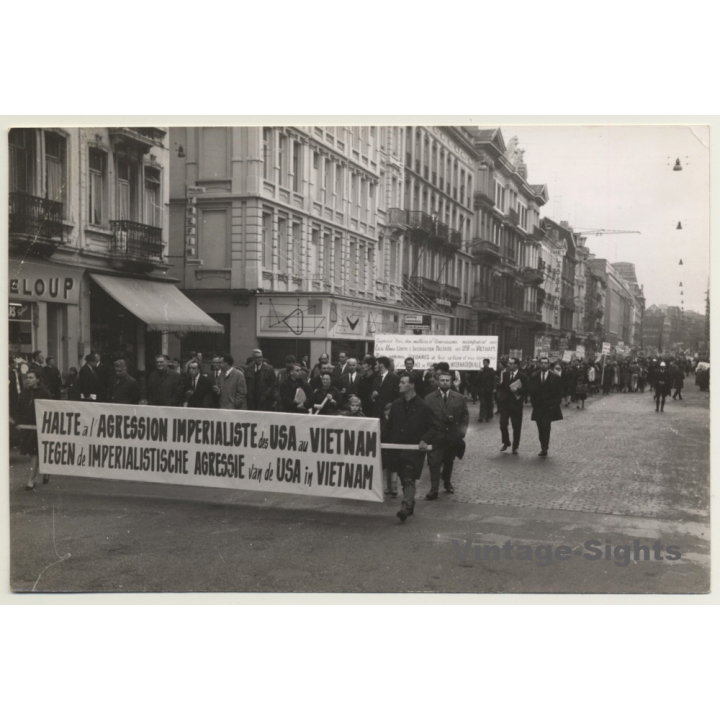 Bruxelles / Belgium: Demonstration Against Vietnam War (Vintage Press Photo  ~1960s)