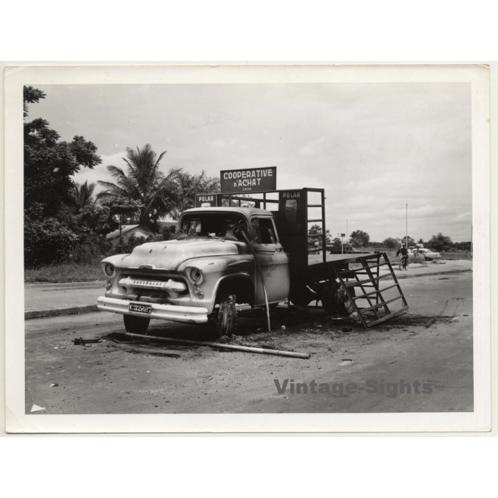 Congo-Belge: Burned Out Chevy Pick-Up - Polar Bear (Vintage Photo ~1950s/1960s)