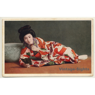 Japan: Geisha In Traditional Kimono On Floor (Vintage PC ~1920s/1930s)
