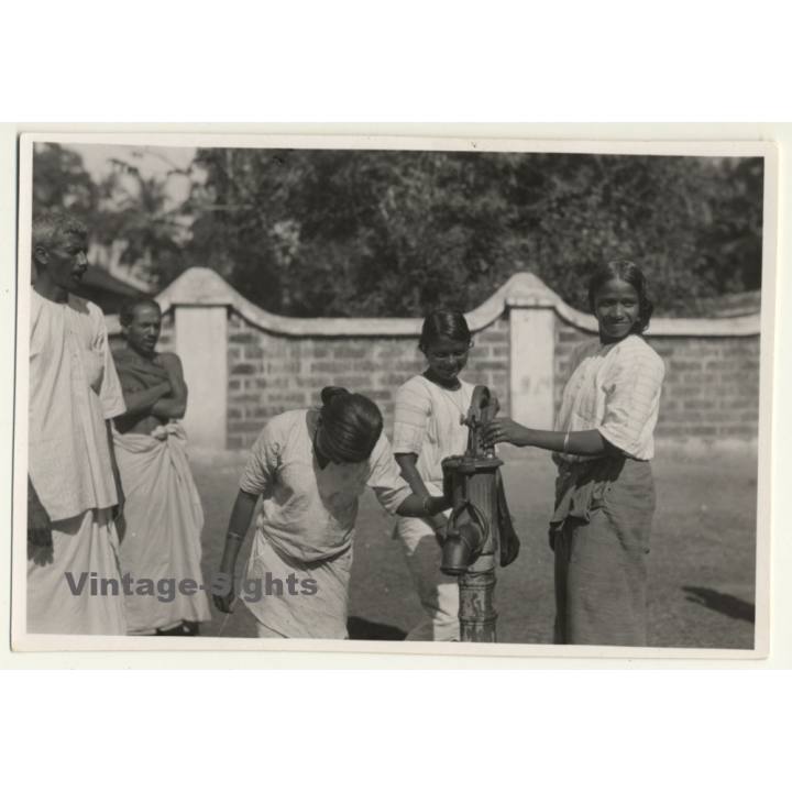 India: Local Females At Well / Sarong (Vintage Photo ~1930s)