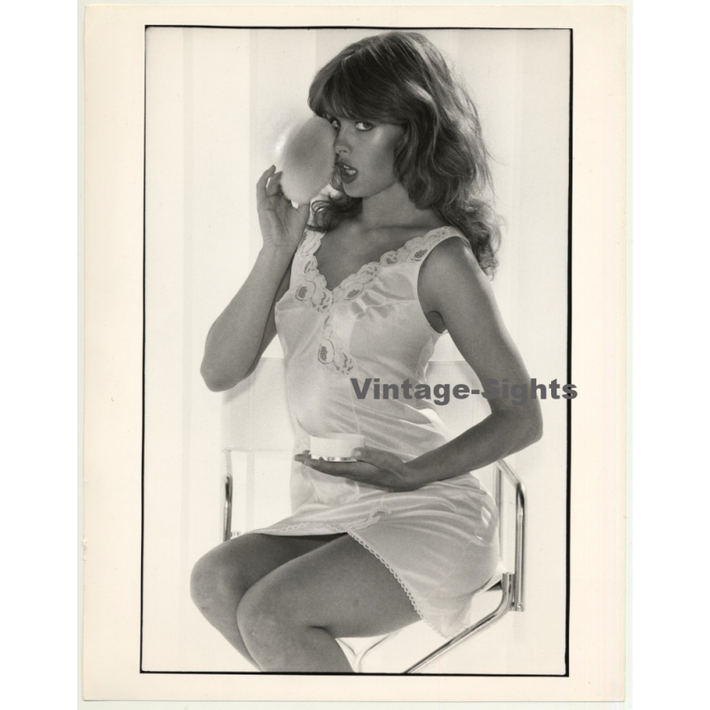 Lascivious Blonde Woman Powders Herselft / Make-Up (Vintage Fashion Photo: Wolfgang Klein 1980s DIN A4+)