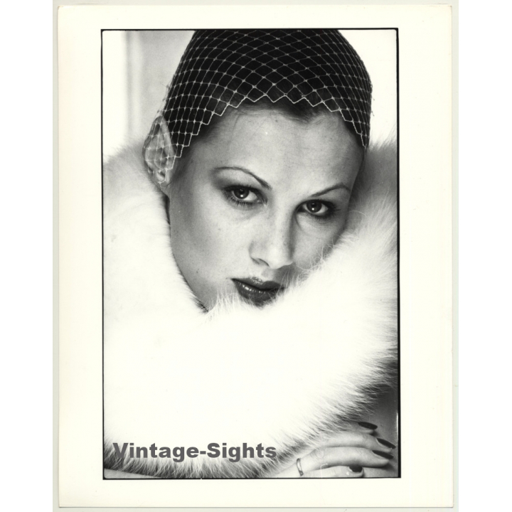 Portrait: Female Fashion Model *7 / Hairstyle (Vintage Photo: Wolfgang Klein 1980s DIN A4+)