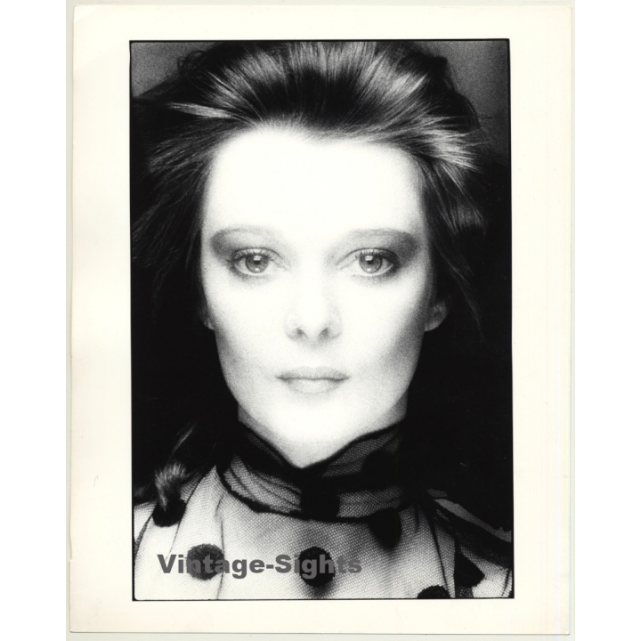 Portrait: Female Fashion Model *14 / Hairstyle (Vintage Photo: Wolfgang Klein 1980s DIN A4+)
