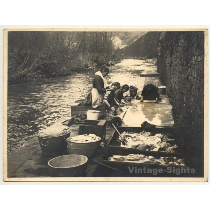 Batty Fischer (1877-1958): Luxembourg Women Do Laundry In River (Vintage Photo 1905 ?)