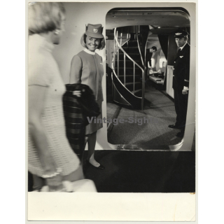 SAS Airlines Stewardess / Jumbo Jet / Flight Attentand (Vintage Press Photo ~1960s)