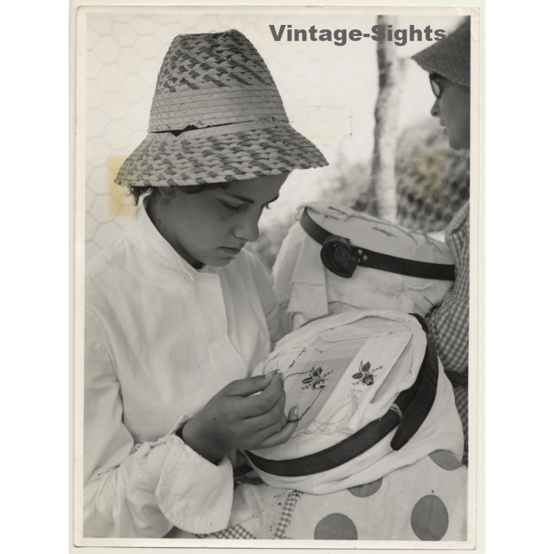 Estellencs: Mallorcan Embroidery / Bordado Mallorquín (Vintage Photo Tarlton 1965)