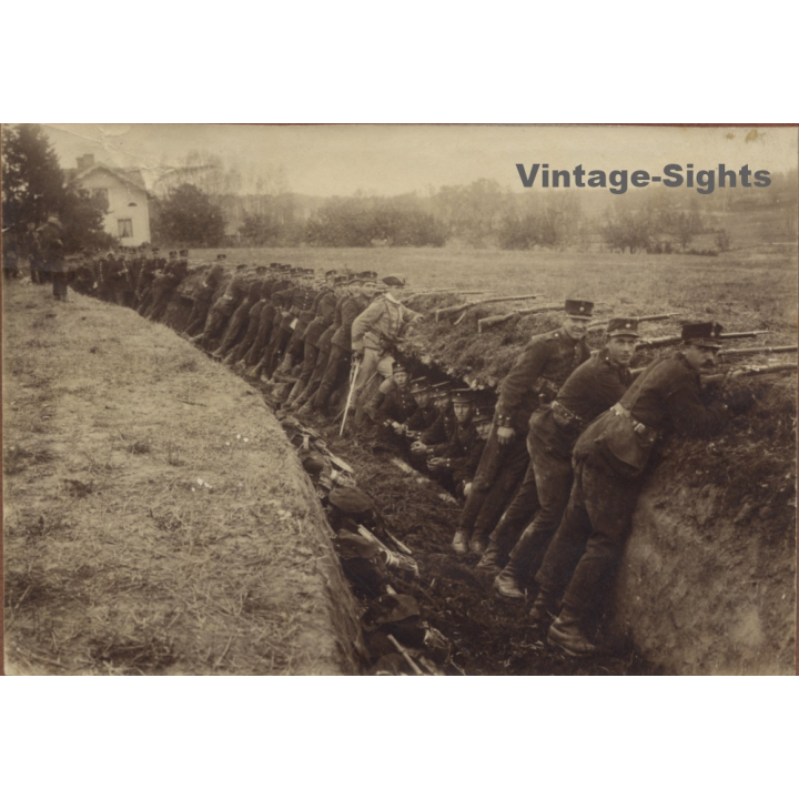 Sweden 8.3.1913: Före Anfallet / Soldiers In Trench (Vintage Photo Sepia)