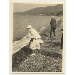 Élisabeth En Bavière - Reine Des Belges *3 / Seashore (Vintage Photo 1950s/1960s)