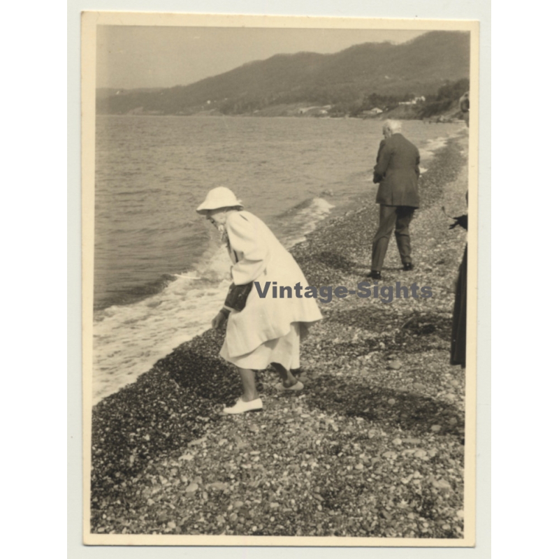 Élisabeth En Bavière - Reine Des Belges *3 / Seashore (Vintage Photo 1950s/1960s)