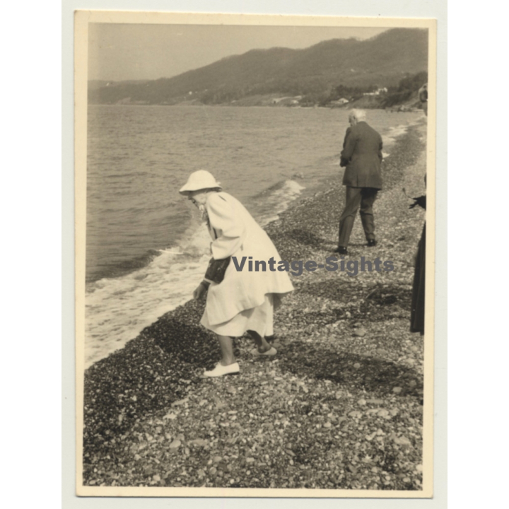 Élisabeth En Bavière - Reine Des Belges *3 / Seashore (Vintage Photo 1950s/1960s)