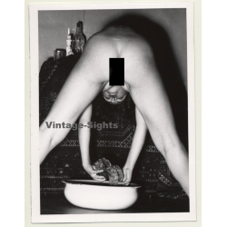Busty Brunette Nude Woman Washing Herself *6 / Legs - Butt (Vintage Photo ~1940s/1950s)