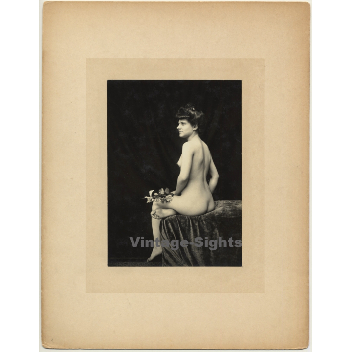 Classic French Nude *1 / Flowers (Vintage Photo Gelatin Silver ~1900s)