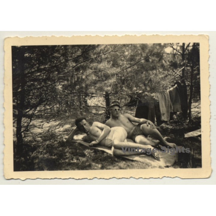 2 Semi Nude Soldiers Relax In Outdoor Camp / Gay INT (Vintage Photo  ~1940s)