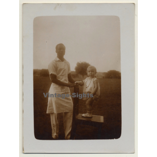 Congo Belge: Indigenous Man & Colonial Baby Girl (Vintage Photo 1933)