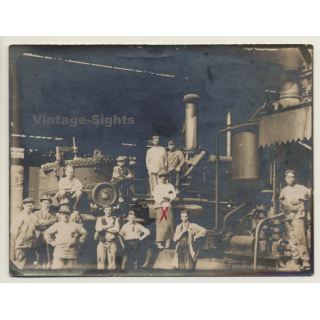 Group Of Workers In Engine Room / Industry (Vintage Photo ~1900s/1910s)