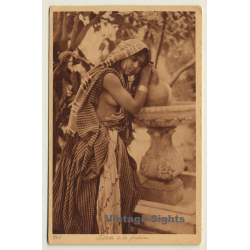 Lehnert & Landrock N° 205: Fillette À La Fontaine / Risqué - Ethnic (Vintage PC ~1920s)