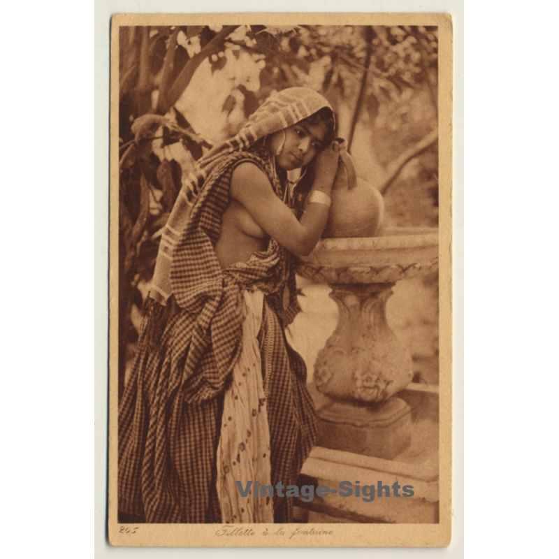Lehnert & Landrock N° 205: Fillette À La Fontaine / Risqué - Ethnic (Vintage PC ~1920s)