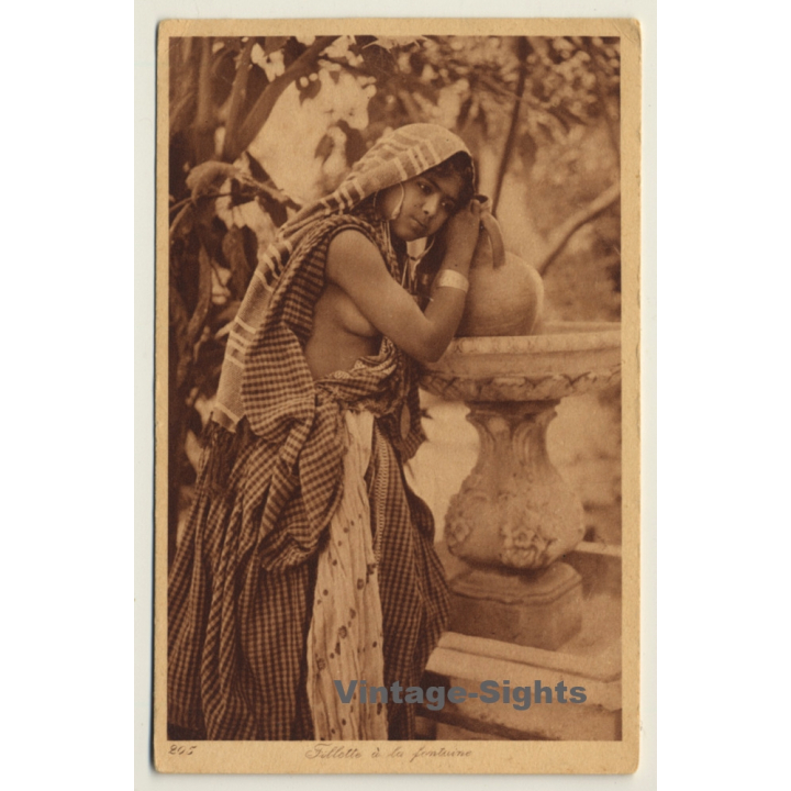 Lehnert & Landrock N° 205: Fillette À La Fontaine / Risqué - Ethnic (Vintage PC ~1920s)