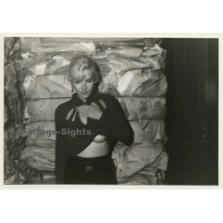 Snapshot: Pretty Blonde Pulls Up Her Top / Boob Flash (Vintage Photo GDR ~1980s)