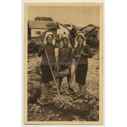 Bassin D'Arcachon / France: Trio De Parqueuses / Oyster Farming  (Vintage PC 1947)