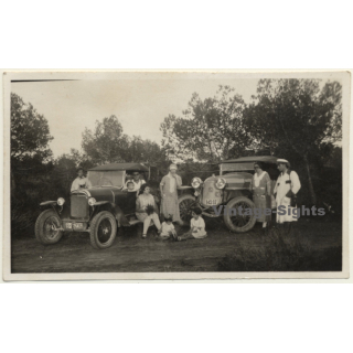 Spain: Sophisticated Familly & 2 Oldtimers / Opel (Vintage Photo 1923)