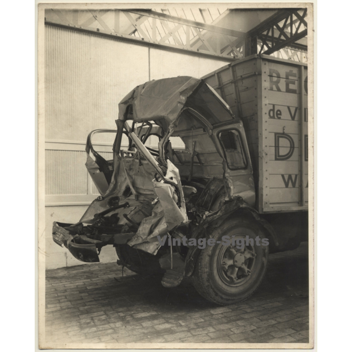 Cabine De Camion Détruite / Récupérer De Verre? (Large Vintage Photo ~1950s/1960s)