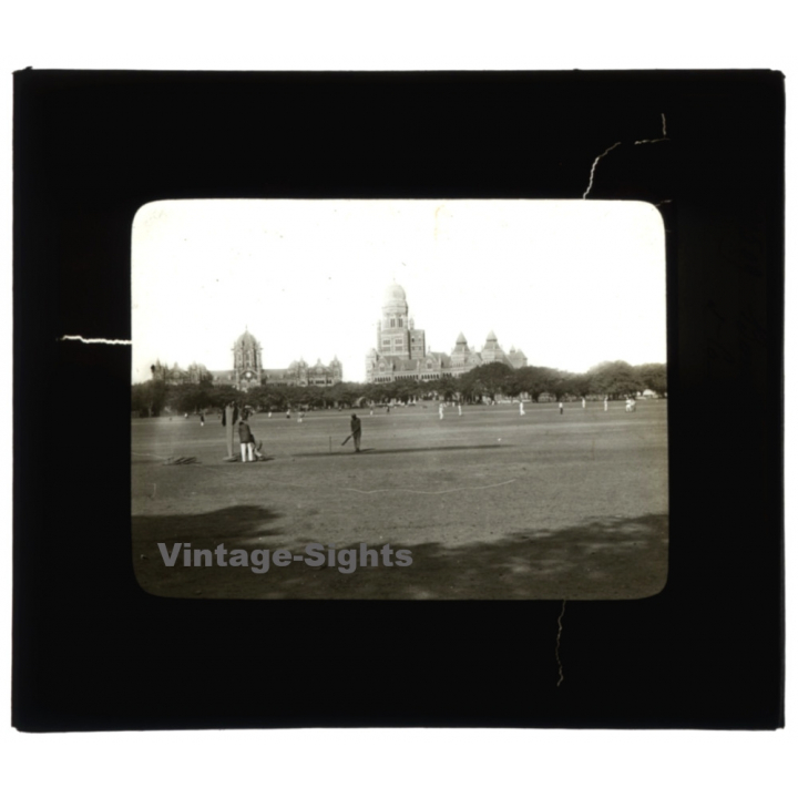 Bombay: Gare Victoria - Cricket Player (Vintage Glass Dia Positive 1910s)