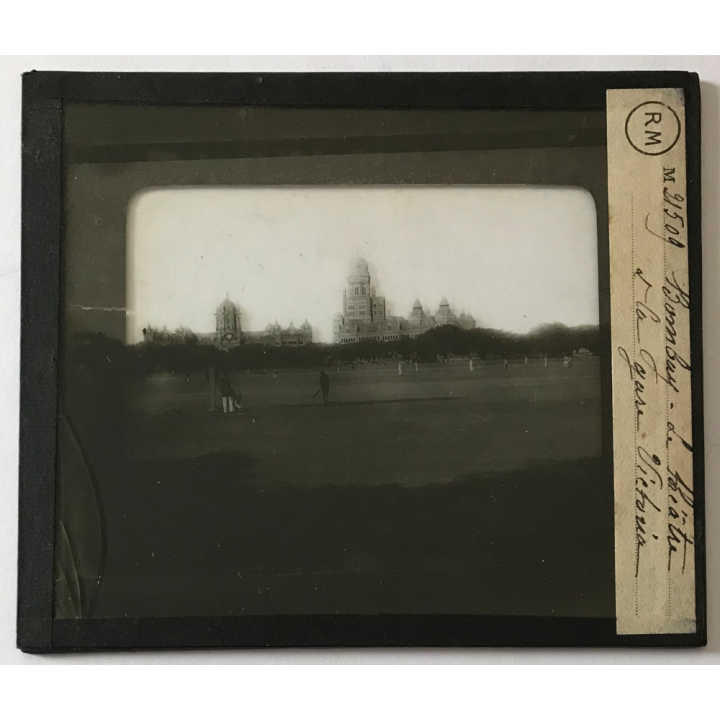 Bombay: Gare Victoria - Cricket Player (Vintage Glass Dia Positive 1910s)