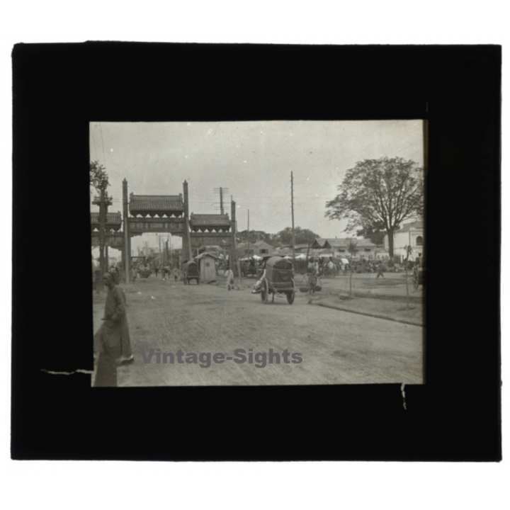 Beijing / China: Une Rue - Street Scene - Rickshaw (Vintage Glass Dia Positive 1910s)