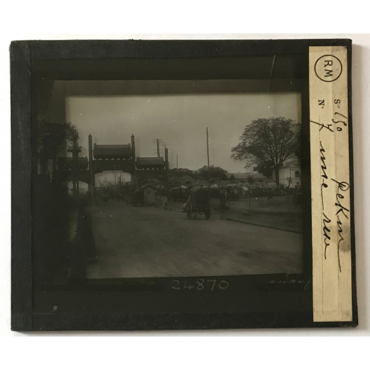 Beijing / China: Une Rue - Street Scene - Rickshaw (Vintage Glass Dia Positive 1910s)