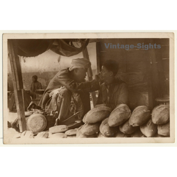 Maghreb: Barbier Arabe / Hairdresser - Shaving (Vintage RPPC)