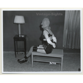 Irving Klaw: Maid - Arm Restraint - Face Mask 9540 / Pin-Up - BDSM (Vintage Photo USA)