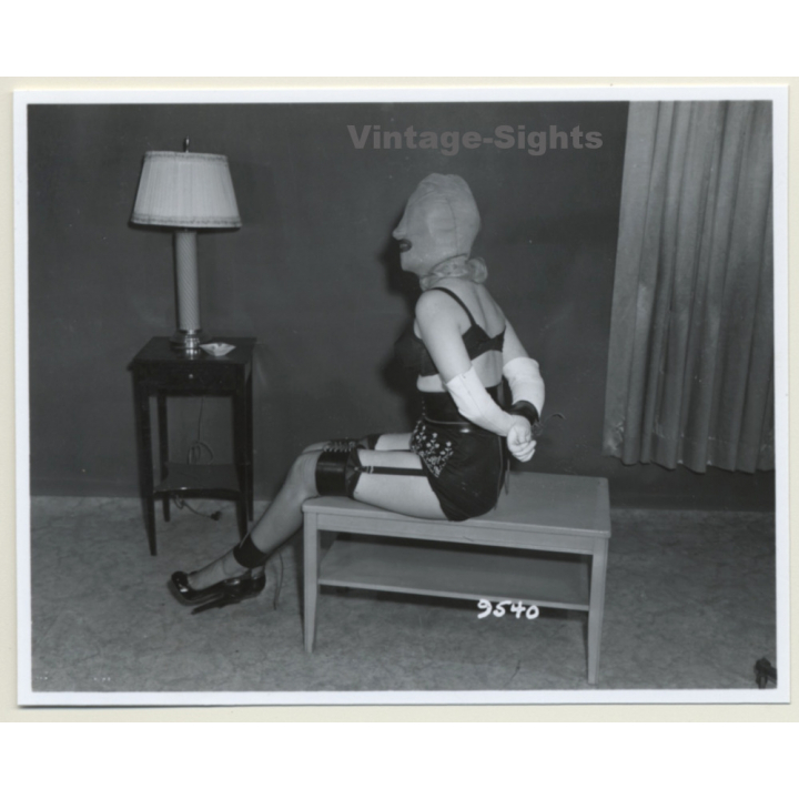 Irving Klaw: Maid - Arm Restraint - Face Mask 9540 / Pin-Up - BDSM (Vintage Photo USA)