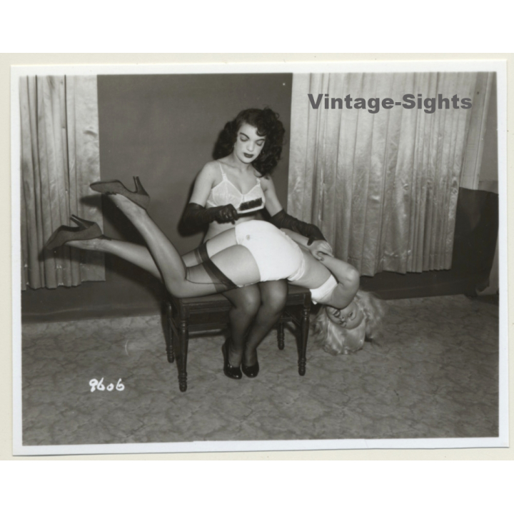 Irving Klaw: Brunette Spanking Blonde Maid - Gloves 8606 / Pin-up - BDSM (Vintage Photo USA)