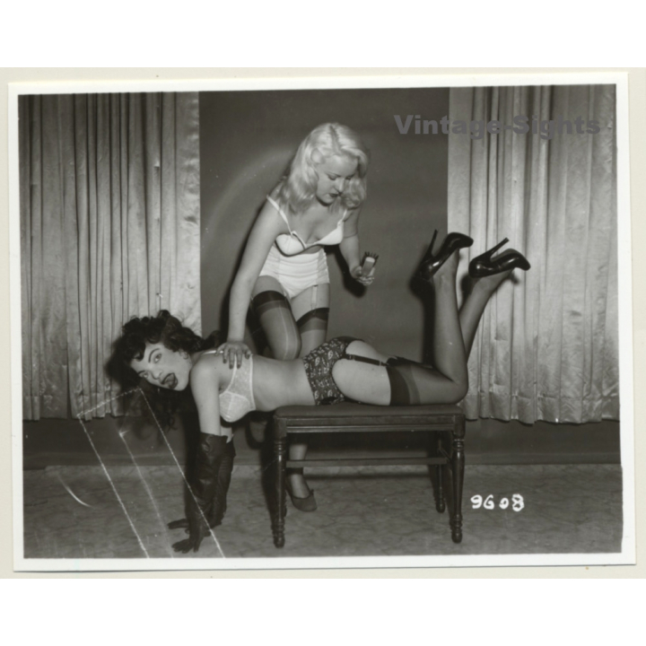 Irving Klaw: Pretty Brunette Receives Spanking 9608 / Pin-up - BDSM (Vintage Photo USA)