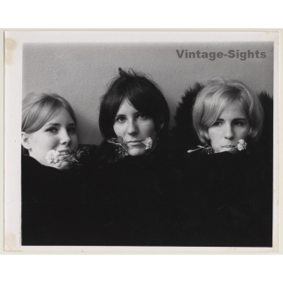 Jerri Bram (1942): 3 Pretty Females With Flowers In Mouth (Vintage Photo ~1970s)