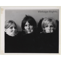 Jerri Bram (1942): 3 Pretty Females With Flowers In Mouth (Vintage Photo ~1970s)