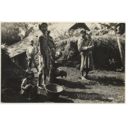 Java / Indonesia : Native Mother & Kids - Village / Ethnic (Vintage RPPC)