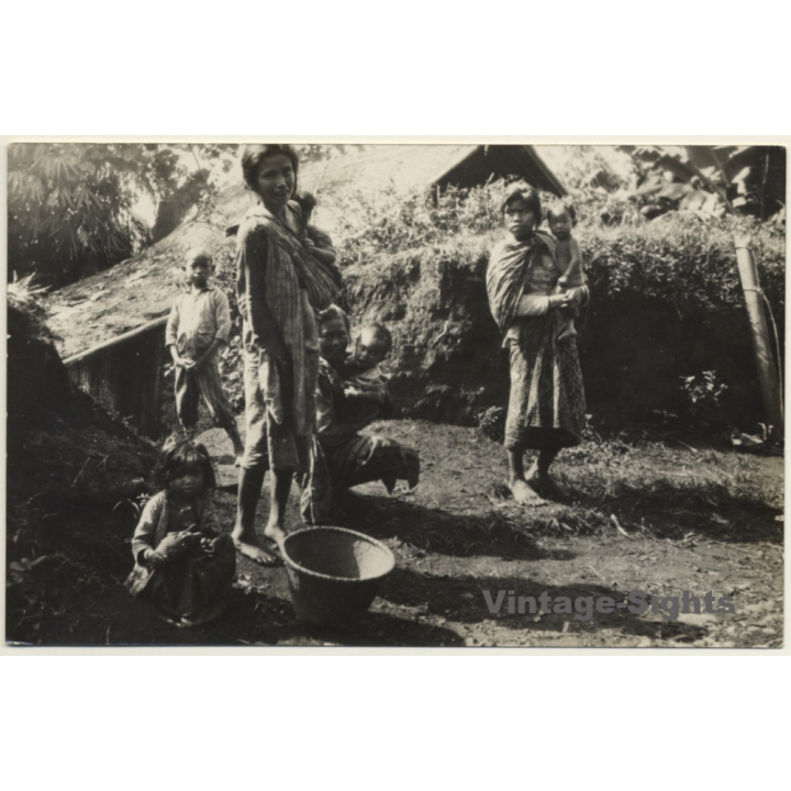 Java / Indonesia : Native Mother & Kids - Village / Ethnic (Vintage RPPC)