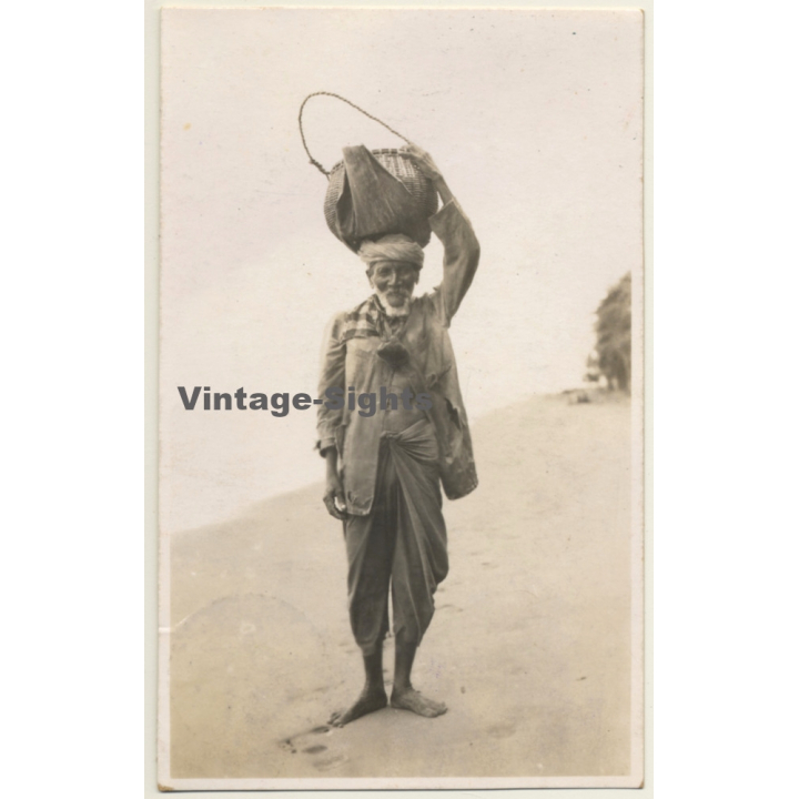Sumatra / Indonesia: Native Old Man Head Carrying / Ethnic (Vintage RPPC 1931)