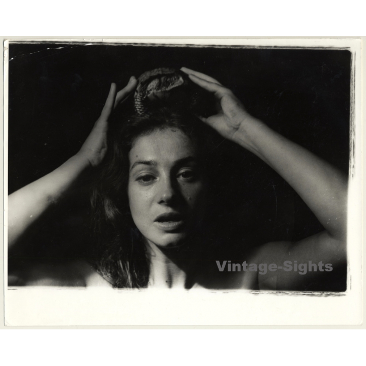 Jerri Bram (1942): Portrait Of Melancholic Female W. Turtle On Head (Vintage Photo ~1970s)